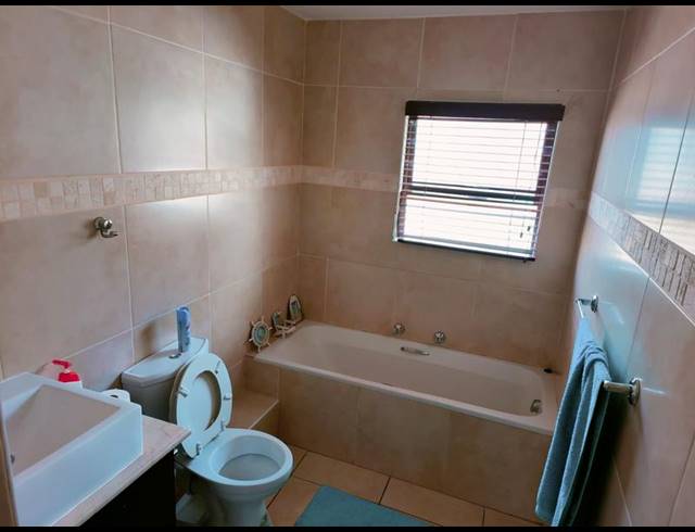 3 BEDROOM COMPLEX FOR SALE IN RANGE VIEW